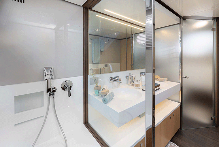 Ferretti Yachts 960
